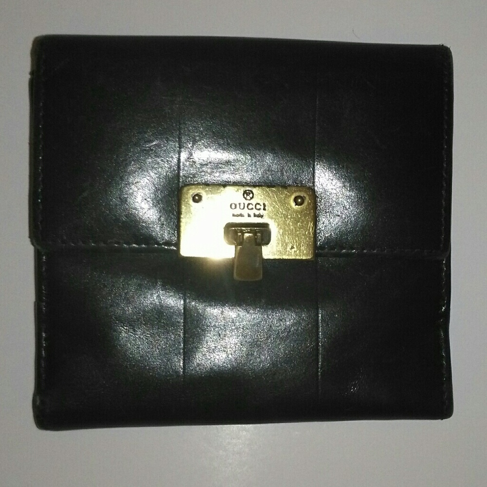 Vintage Gucci bifold plain black leather wallet